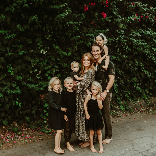 Posing large families in a natural way.